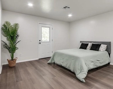 3613 Nw 53rd Street - Photo Thumbnail 9