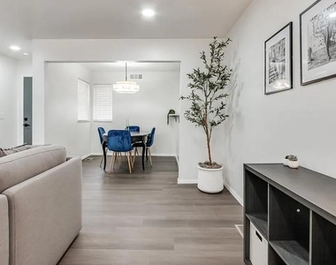 3613 Nw 53rd Street - Photo Thumbnail 3