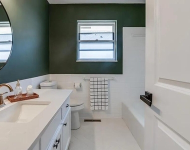 3613 Nw 53rd Street - Photo Thumbnail 5