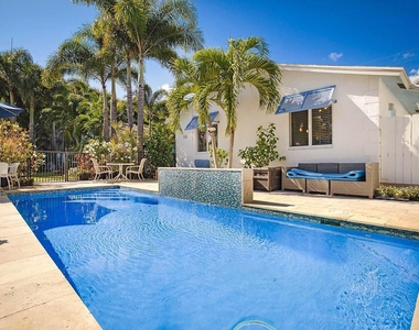 334 Ne 7th Avenue - Photo Thumbnail 1
