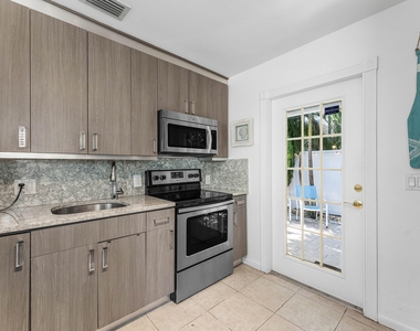 334 Ne 7th Avenue - Photo Thumbnail 9
