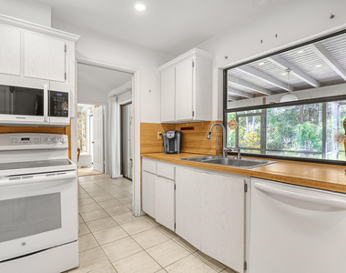 5548 Shirley Drive - Photo Thumbnail 13