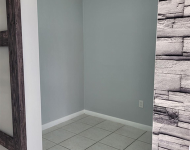 7221 Venetian Street - Photo Thumbnail 2
