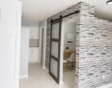 7221 Venetian Street - Photo Thumbnail 5