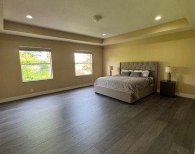 1033 Grove Park Circle - Photo Thumbnail 1