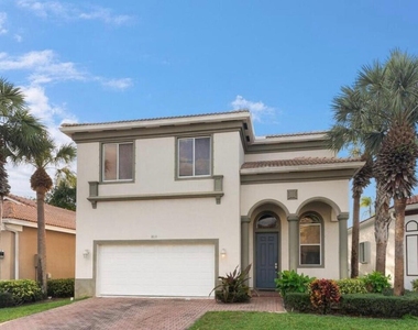 1033 Grove Park Circle - Photo Thumbnail 5
