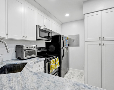 1008 Green Pine Boulevard - Photo Thumbnail 3