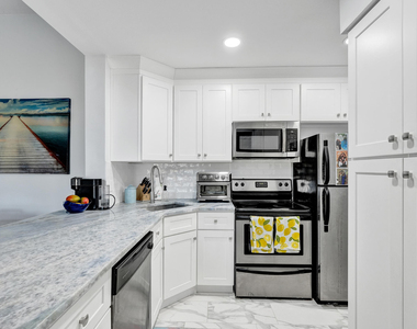 1008 Green Pine Boulevard - Photo Thumbnail 4