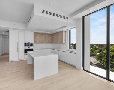 305 Briny Avenue - Photo Thumbnail 10