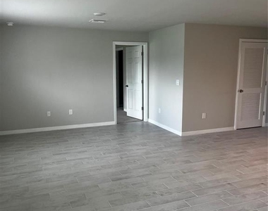 4021 35th Street Sw - Photo Thumbnail 5
