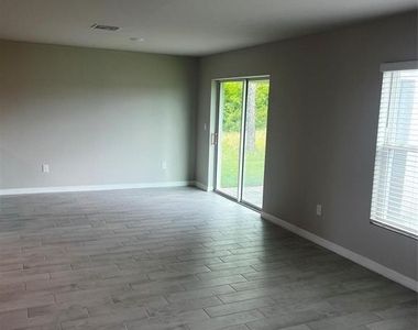 4021 35th Street Sw - Photo Thumbnail 2