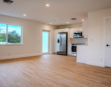 238 Se 1st Avenue - Photo Thumbnail 1
