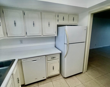 2521 Emory Drive W - Photo Thumbnail 8