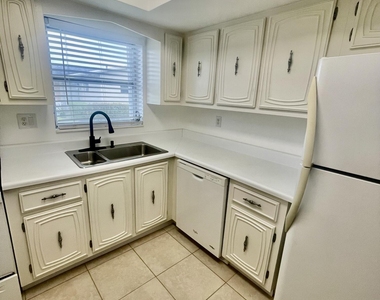 2521 Emory Drive W - Photo Thumbnail 7