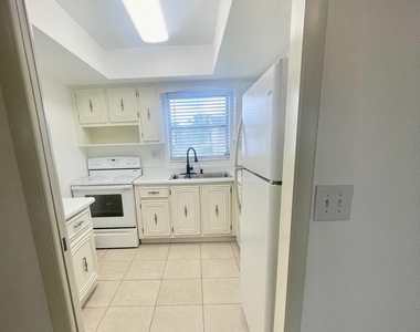 2521 Emory Drive W - Photo Thumbnail 9