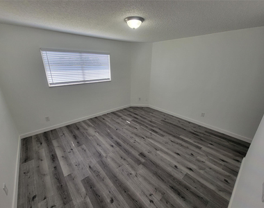 3465 Nw 44th Street - Photo Thumbnail 7