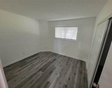3465 Nw 44th Street - Photo Thumbnail 4