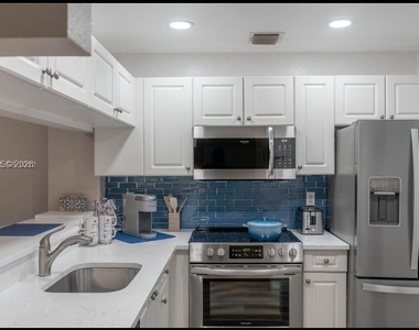 2916 Tuscany Court - Photo Thumbnail 12