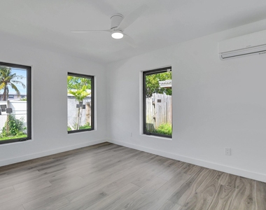 1361 Se 4th Street - Photo Thumbnail 16
