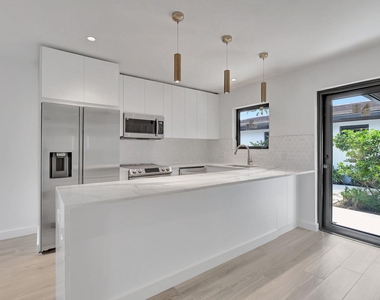 1361 Se 4th Street - Photo Thumbnail 10