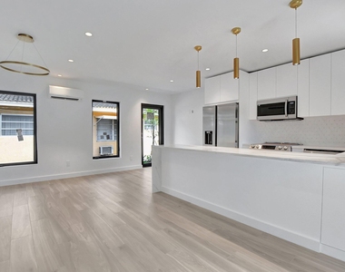 1361 Se 4th Street - Photo Thumbnail 9