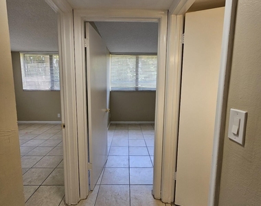 1720 N Congress Avenue - Photo Thumbnail 5