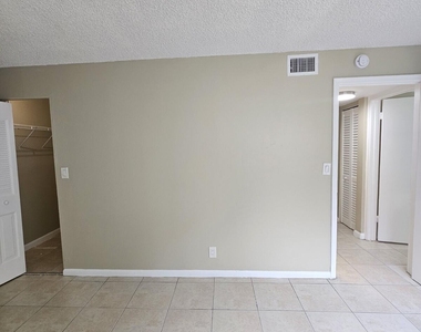 1720 N Congress Avenue - Photo Thumbnail 13