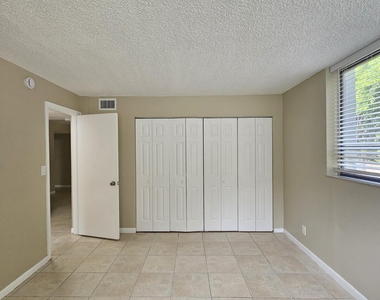 1720 N Congress Avenue - Photo Thumbnail 12