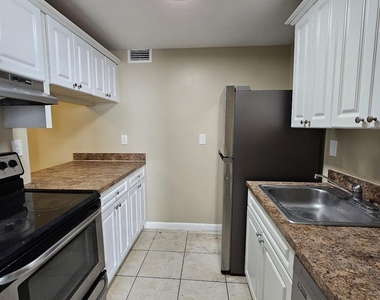1720 N Congress Avenue - Photo Thumbnail 2