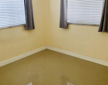 4559 Nw 16th Way - Photo Thumbnail 3