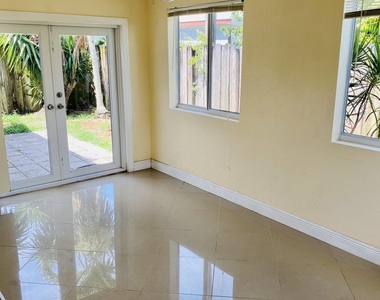 4559 Nw 16th Way - Photo Thumbnail 4