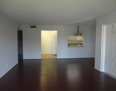 714 Sunny Pine Way - Photo Thumbnail 2