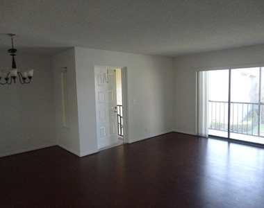714 Sunny Pine Way - Photo Thumbnail 1