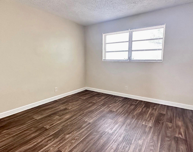 717 Se 16th Street - Photo Thumbnail 5