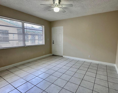 717 Se 16th Street - Photo Thumbnail 2