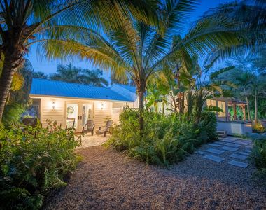 547 Sw Riverview Street - Photo Thumbnail 8