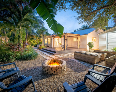 547 Sw Riverview Street - Photo Thumbnail 9