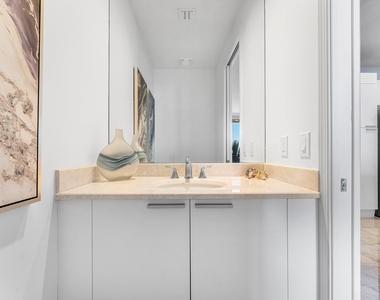2640 Lake Shore Drive - Photo Thumbnail 13
