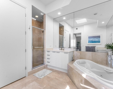 2640 Lake Shore Drive - Photo Thumbnail 18