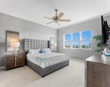 2640 Lake Shore Drive - Photo Thumbnail 4