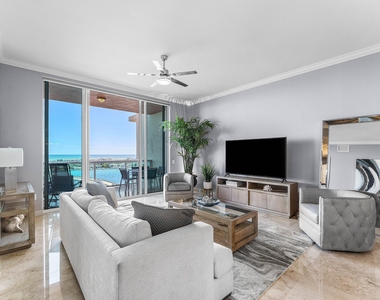 2640 Lake Shore Drive - Photo Thumbnail 5