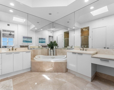 2640 Lake Shore Drive - Photo Thumbnail 17
