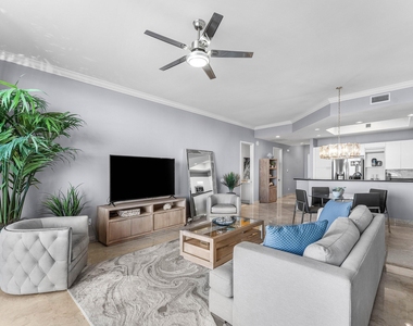 2640 Lake Shore Drive - Photo Thumbnail 7