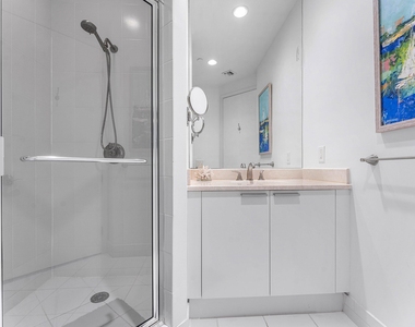 2640 Lake Shore Drive - Photo Thumbnail 23