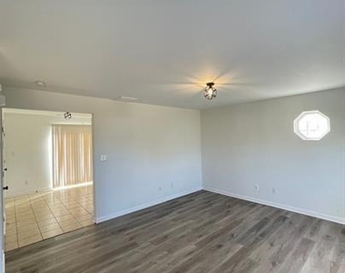 610 Piper Court - Photo Thumbnail 6