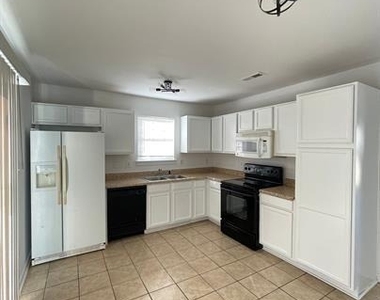 610 Piper Court - Photo Thumbnail 7