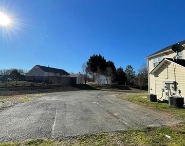 610 Piper Court - Photo Thumbnail 4