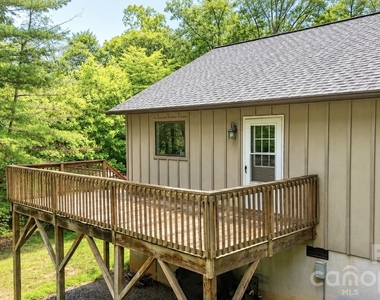 120 Barefoot Ridge Drive - Photo Thumbnail 12
