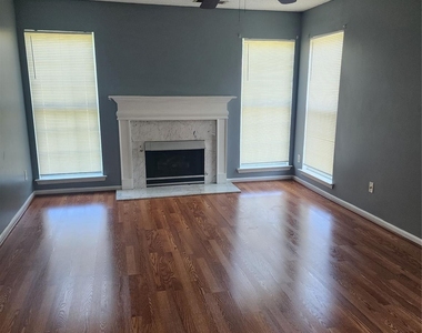 2411 Celosia Drive - Photo Thumbnail 4