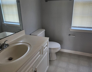 2411 Celosia Drive - Photo Thumbnail 10